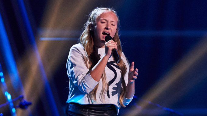 Llara, en la Voz Kids. Llara, en la Voz Kids.