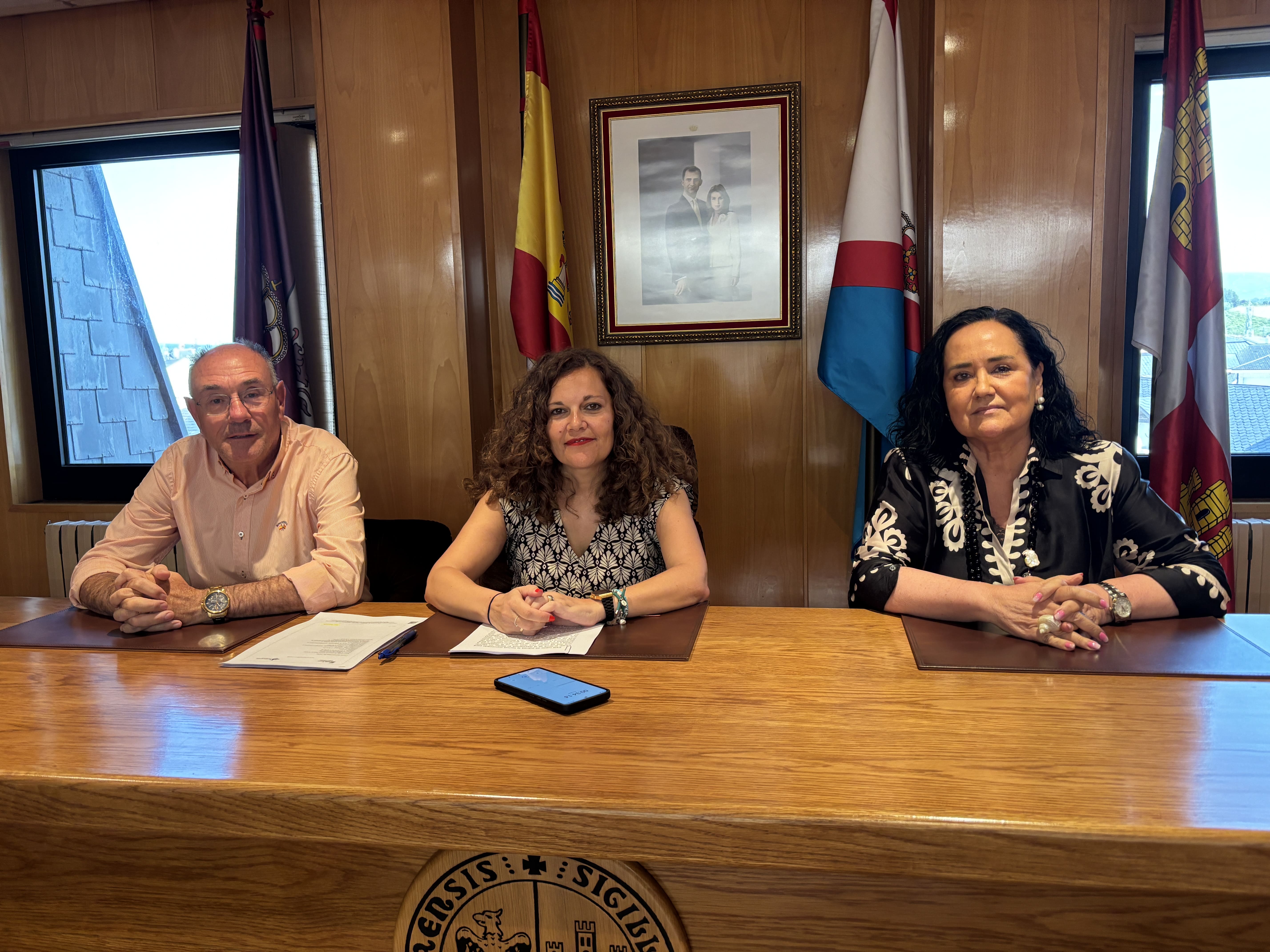 Rueda de prensa en el Ayuntamiento de Bembibre. | JAVIER FERNÁNDEZ