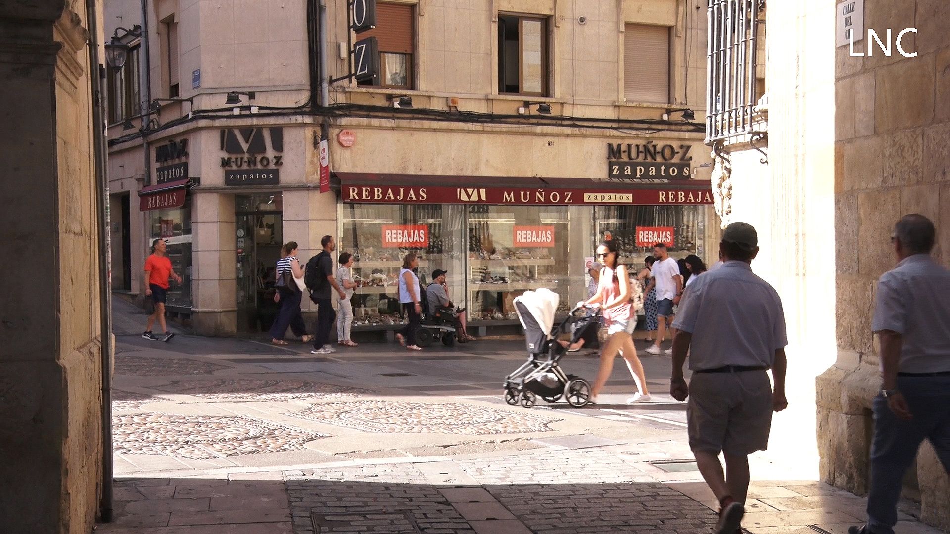 El comercio inicia las rebajas de verano "con muchas ganas" tras un semestre "irregular"