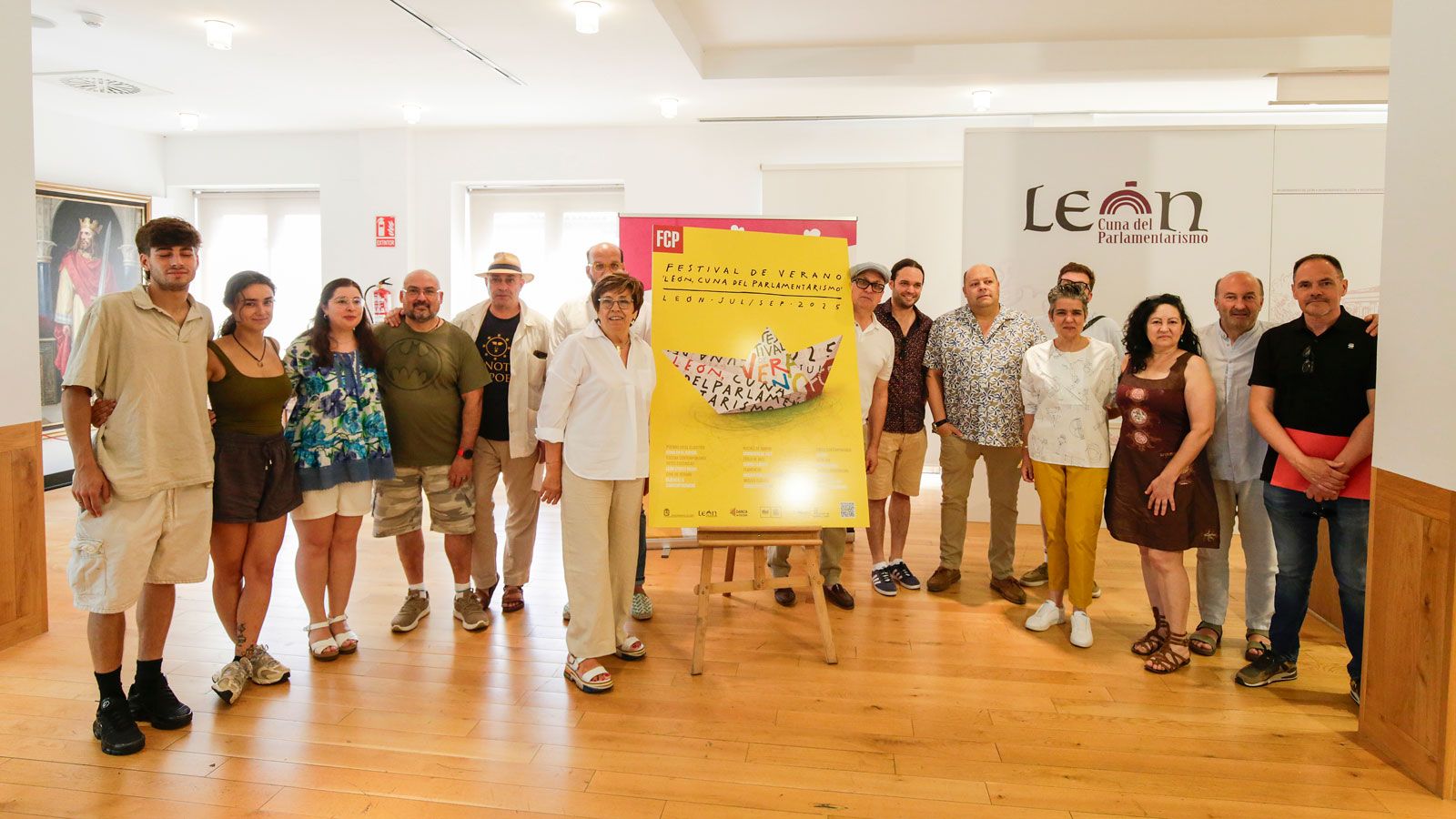 Un instante de la presentación del festival de verano 'León, cuna del parlamentarismo' 2025. | FERNANDO OTERO