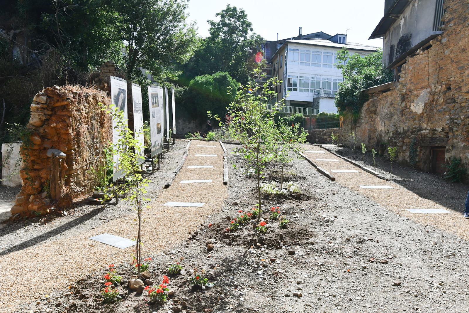 Nueva apariencia del Jardín Romántico del Bierzo. | J.F.