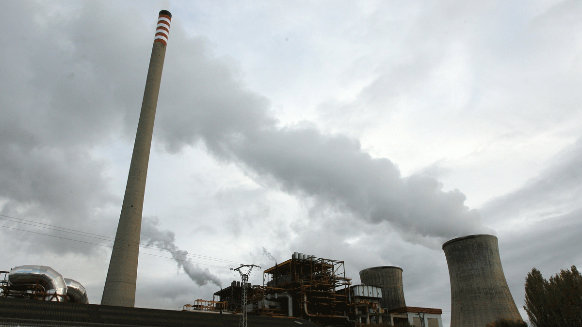 La central de Cubillos del Sil comenzará a cerrar grupos térmicos ya el próximo año.| CÉSAR SÁNCHEZ (ICAL)