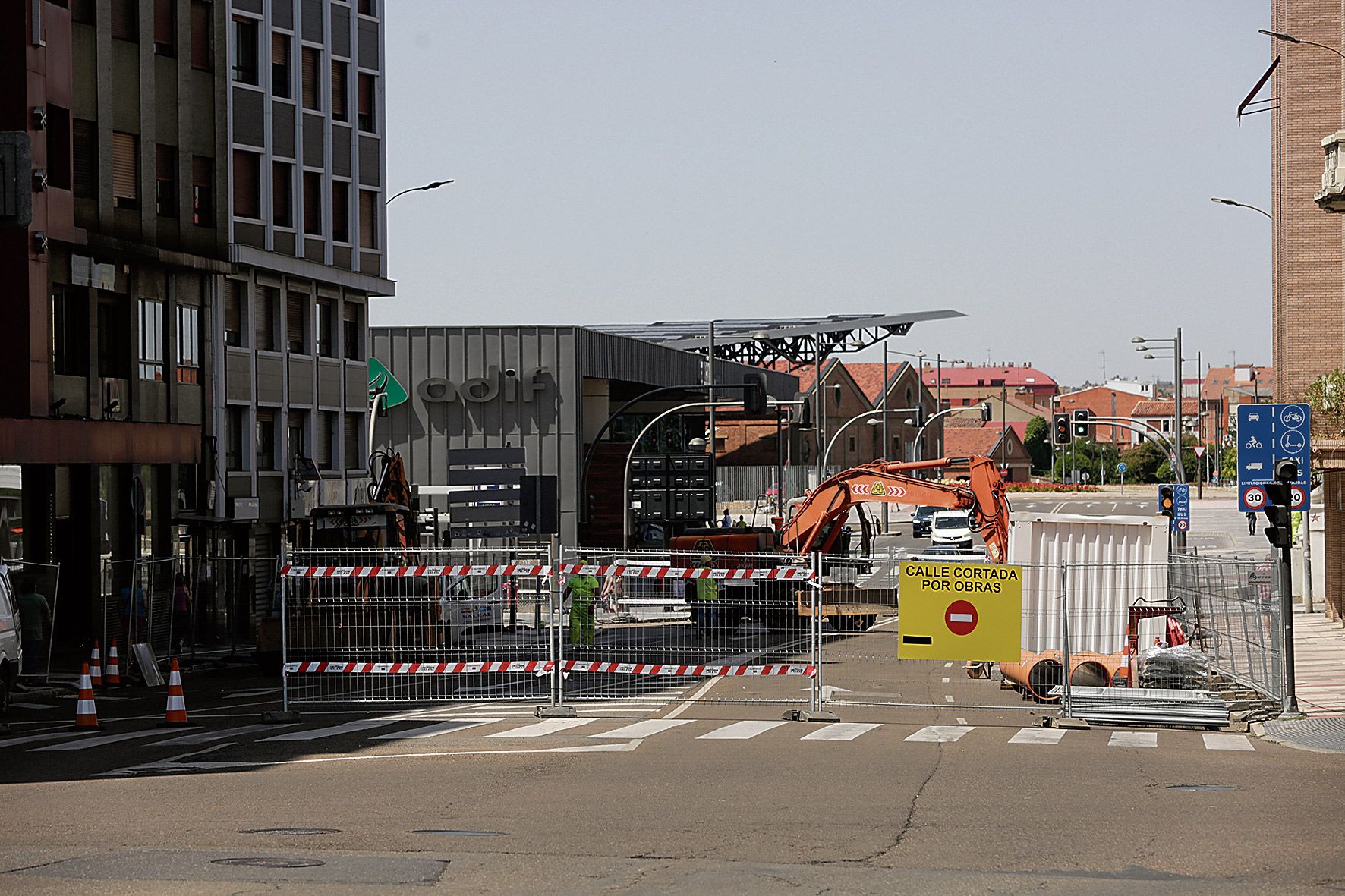Calle Palencia, cortada por obras. | FERNANDO OTERO