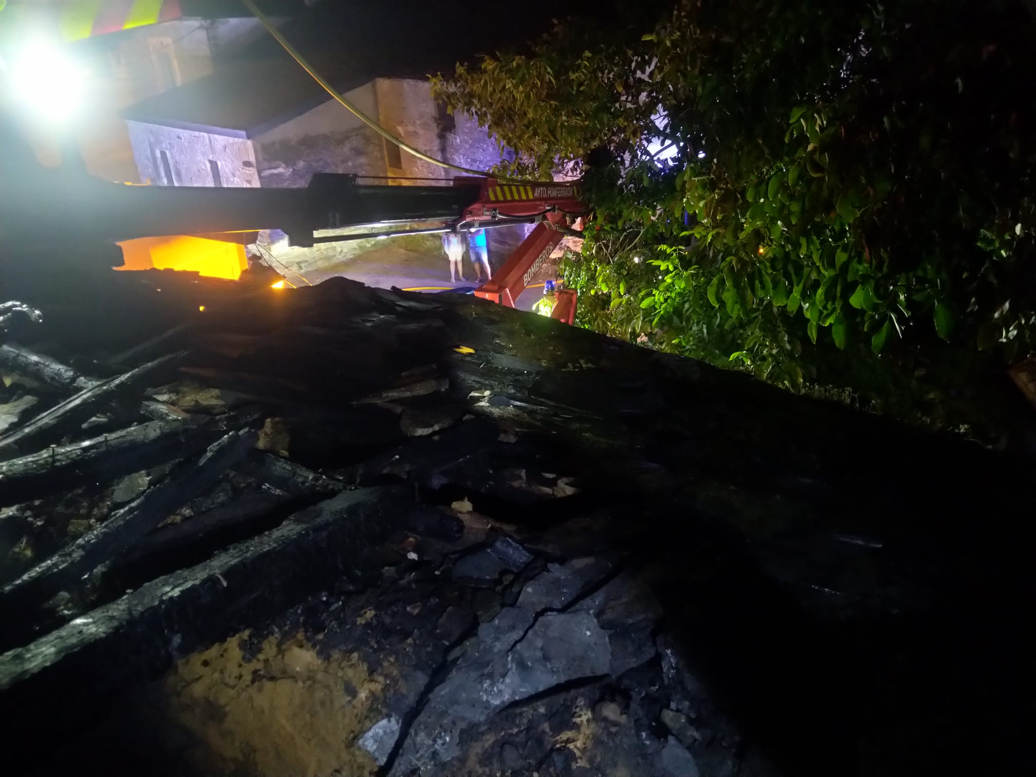 Vivienda destruida en el incendio de San Andrés de Montejos. | SPEIS Ponferrada Vivienda destruida en el incendio de San Andrés de Montejos. | SPEIS Ponferrada