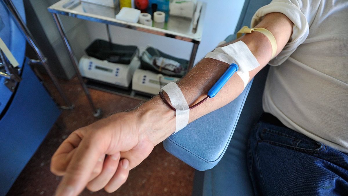 Donaciones de sangre en el ambulatorio de José Aguado. | DANIEL MARTÍN