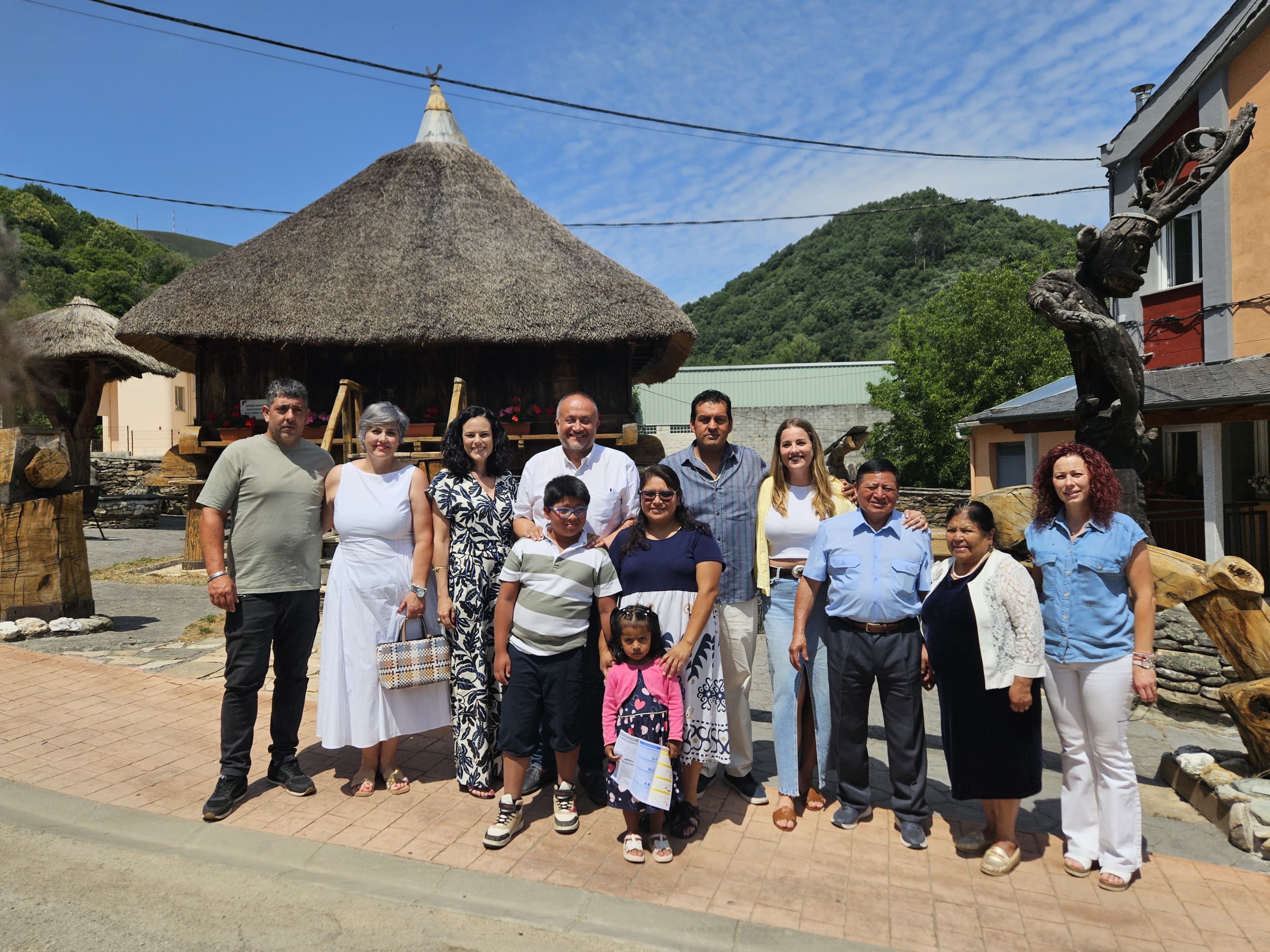 La familia de David y Elisabet en su llegada a Vega de Valcarce.