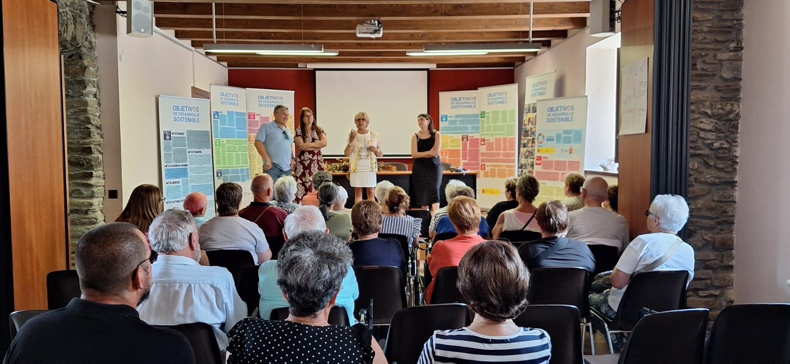 En la imagen, momento de la jornada inaugural de los talleres ‘Empodérate’.