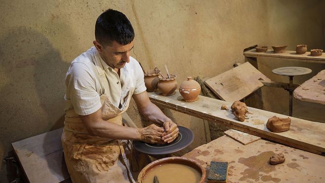 Jonathan Molero es el nuevo aprendiz del Alfar Museo de Jiménez de jamuz. FERNANDO OTERO Jonathan Molero es el nuevo aprendiz del Alfar Museo de Jiménez de jamuz. FERNANDO OTERO
