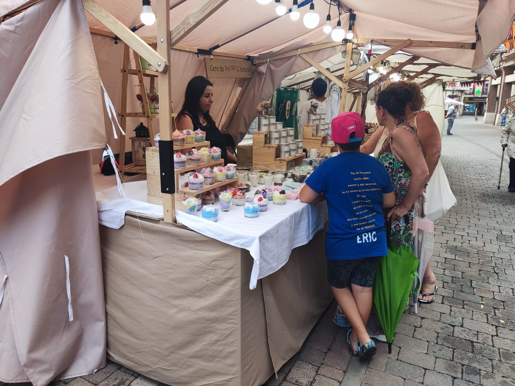 Uno de los puestos del Mercado Medieval durante la inauguración este viernes. | A. RODRÍGUEZ