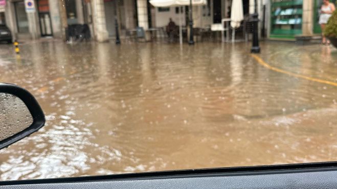 Zonas del centro de La Bañeza inundadas. | L.N.C.