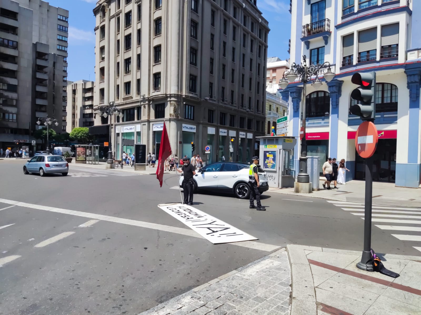 Cheva durante su reivindicación por la autonomía leonesista este sábado en Santo Domingo. | L.N.C.