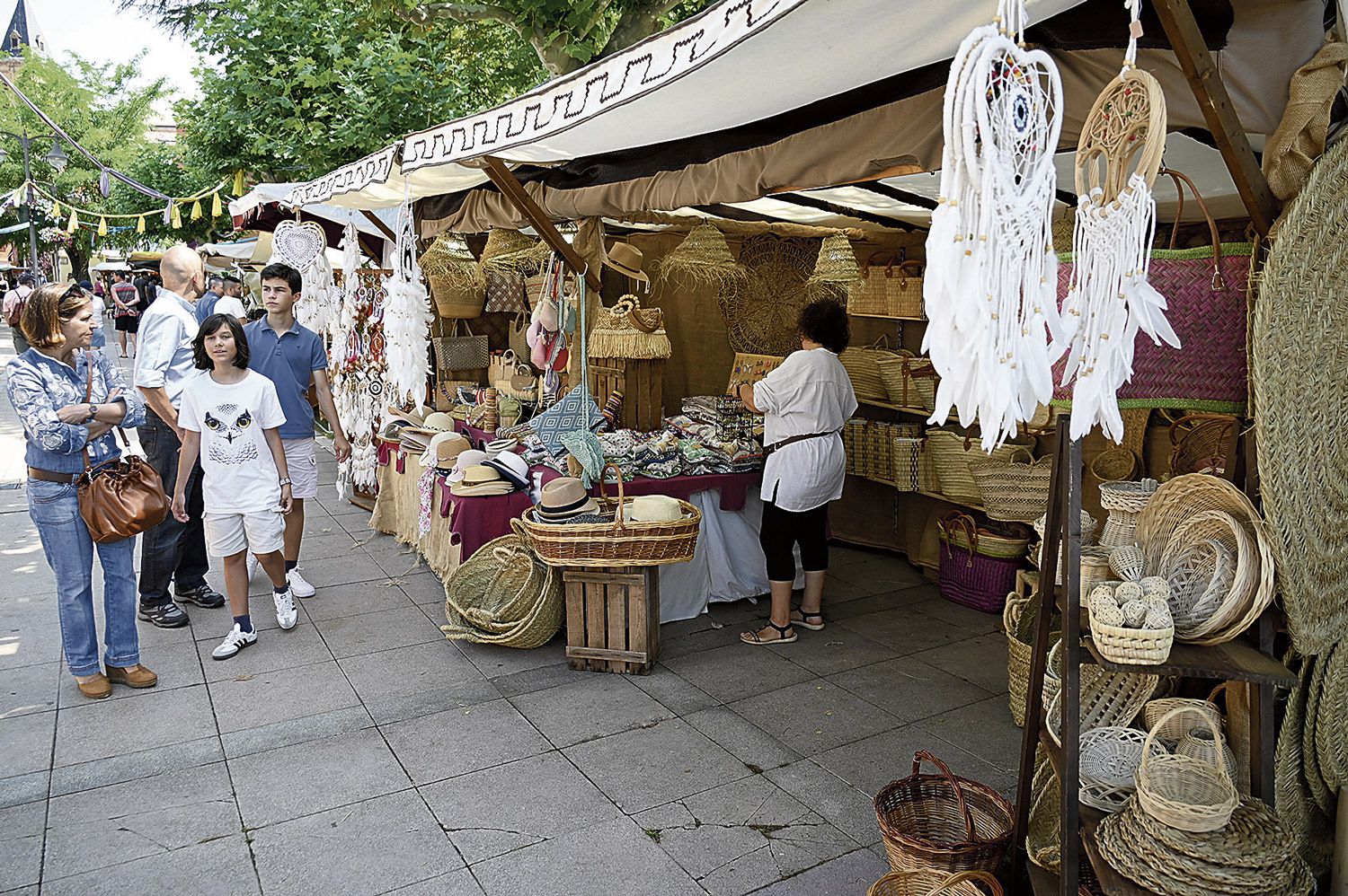 Uno de los puestos del Mercado Medieval. | SAÚL ARÉN