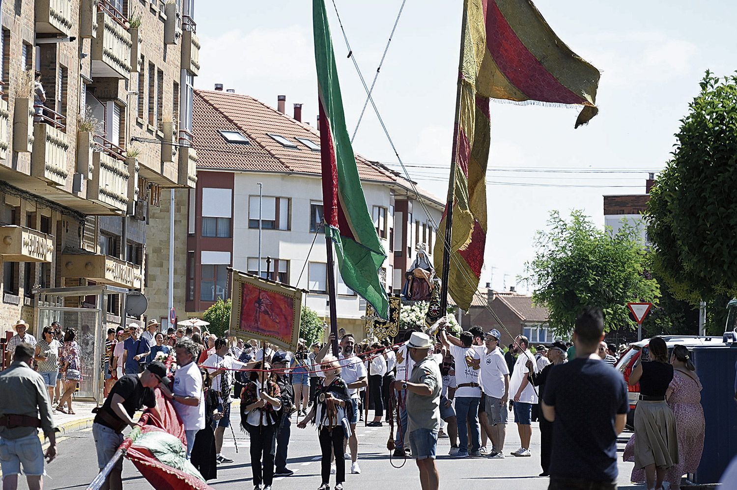 Un instante de la procesión-romería celebrada este domingo en La Virgen del Camino. | SAÚL ARÉN