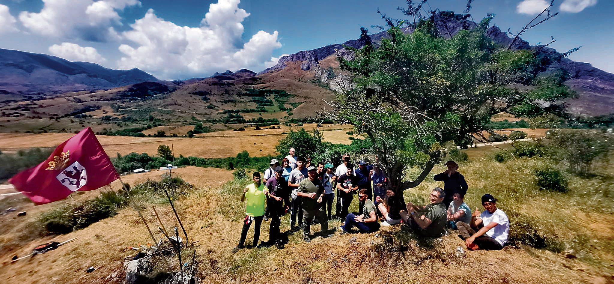 Hacendera que ocupó a los voluntarios durante la mañana del sábado para adecentar el entorno de las fortificaciones. | POPE