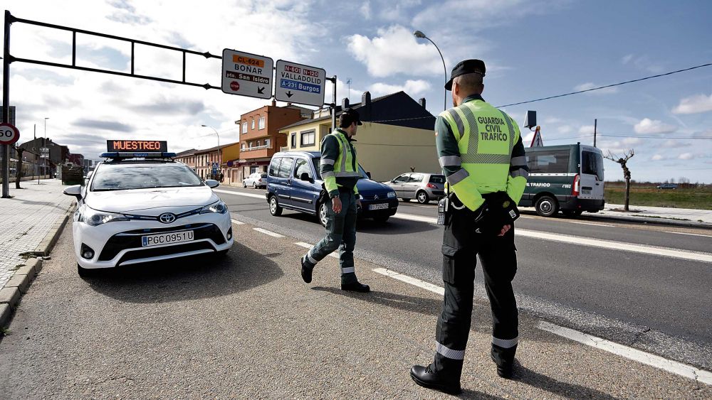 Imagen de archivo de un operativo de la Guardia Civil en la provincia. | SAÚL ARÉN Imagen de archivo de un operativo de la Guardia Civil en la provincia. | SAÚL ARÉN
