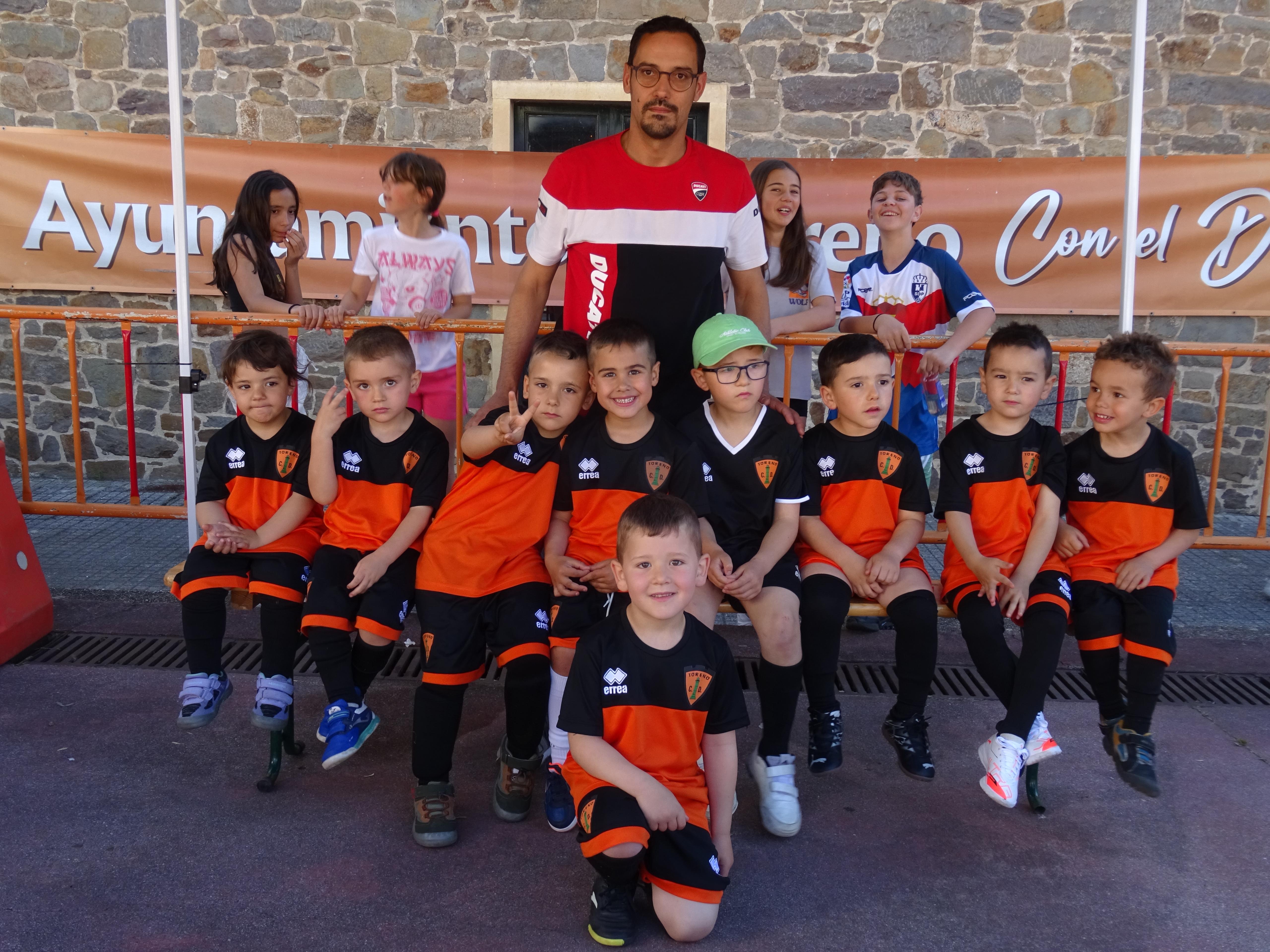 Integrantes de la Escuela del Toreno, los más pequeños del club y la base de todo.