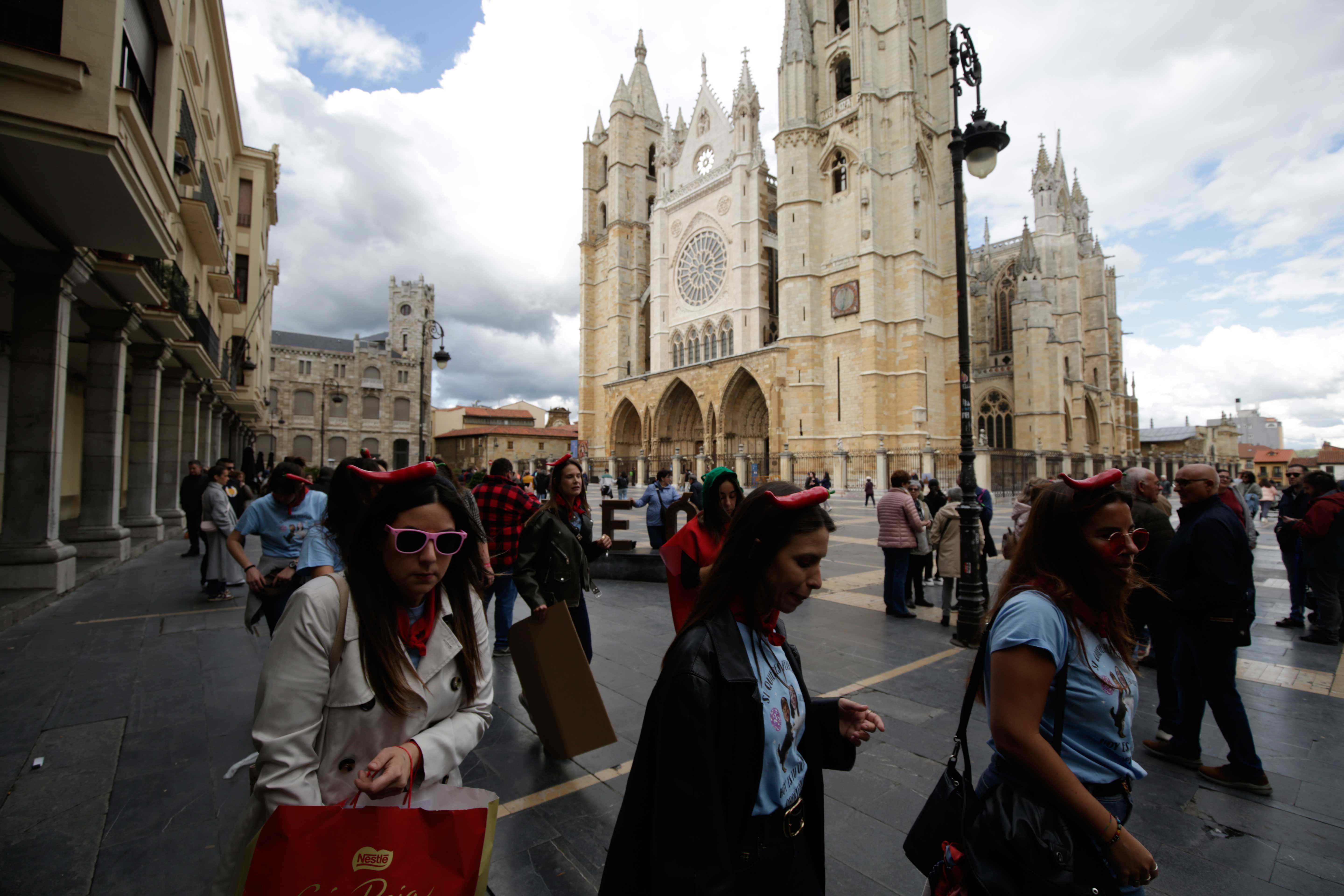 Muchos turistas que llegan a León optan por alojarse en pisos turísticos. | FERNANDO OTERO