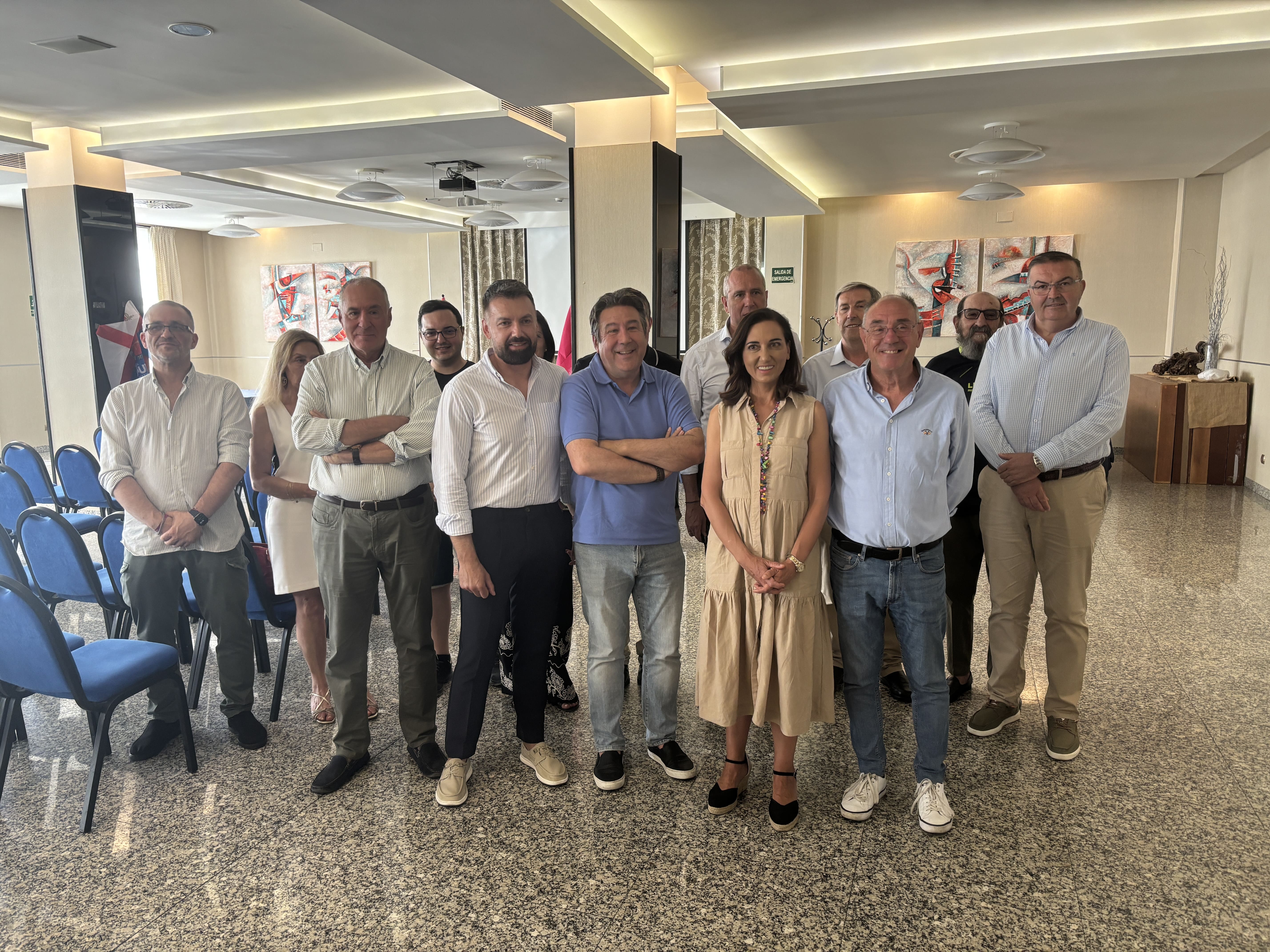 Foto de familia de UPL en Ponferrada. | JAVIER FERNÁNDEZ Foto de familia de UPL en Ponferrada. | JAVIER FERNÁNDEZ