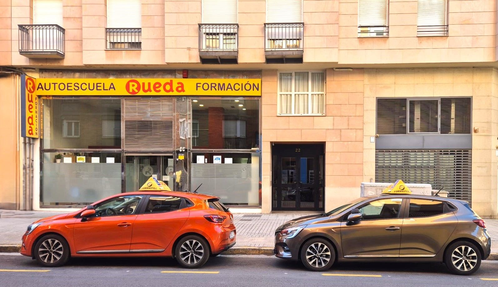 Si tu sueño es sacarte el carnet y empezar a conducir, Rueda Formación tiene la oferta formativa para ti. | RUEDA FORMACIÓN Si tu sueño es sacarte el carnet y empezar a conducir, Rueda Formación tiene la oferta formativa para ti. | RUEDA FORMACIÓN