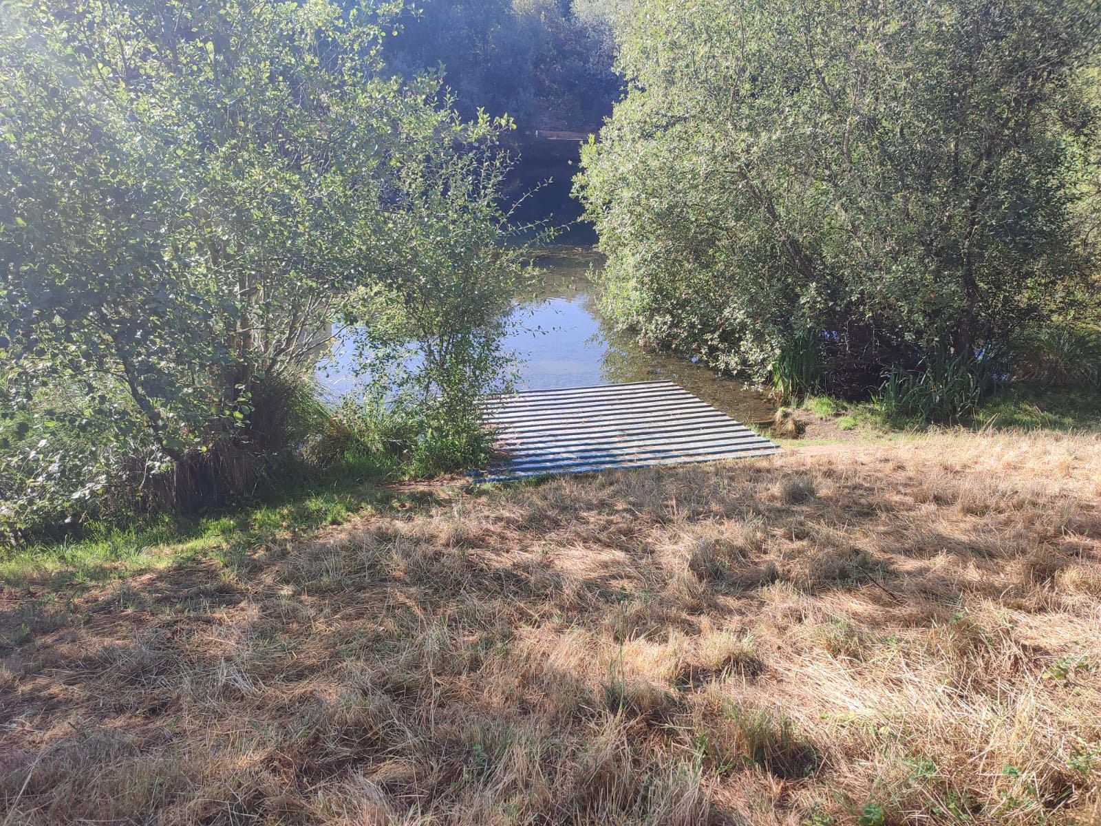 Obra en curso en el río Sil de adecuación de un tramo.