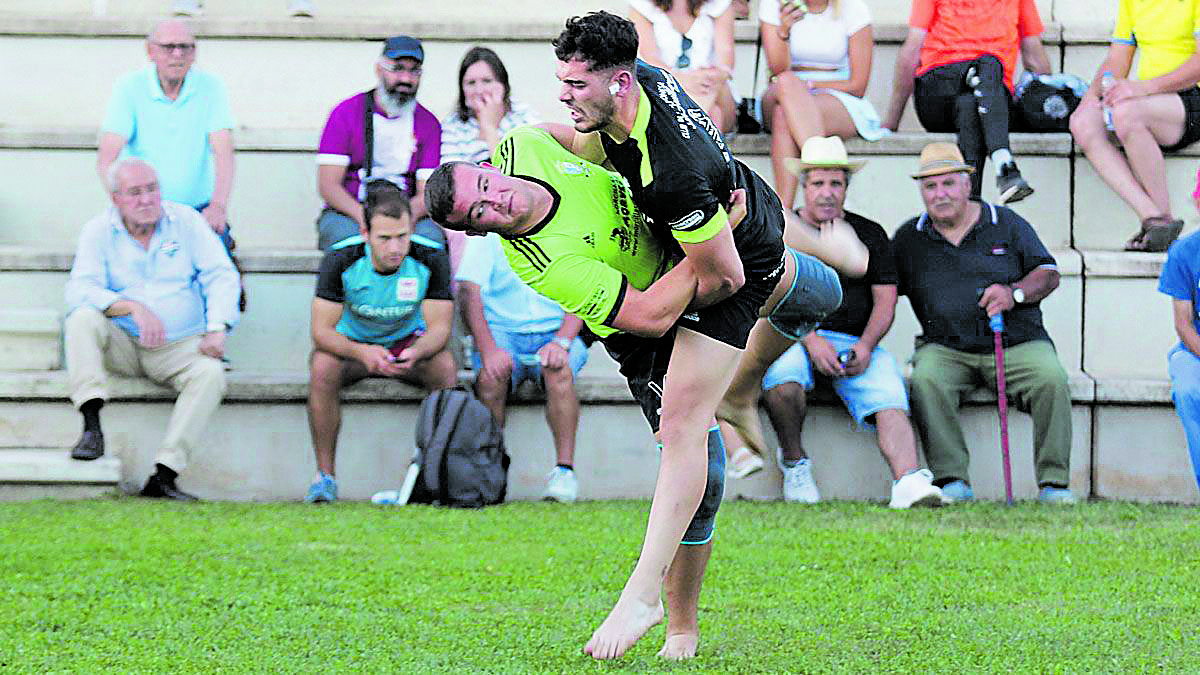 El Pollo de Llano Alegre, que quiere venir en verano y Jorge , que irrumpió con gran fuerza aún en edad juvenil pero una grave lesión cortó su trayectoria SAÚL ARÉN