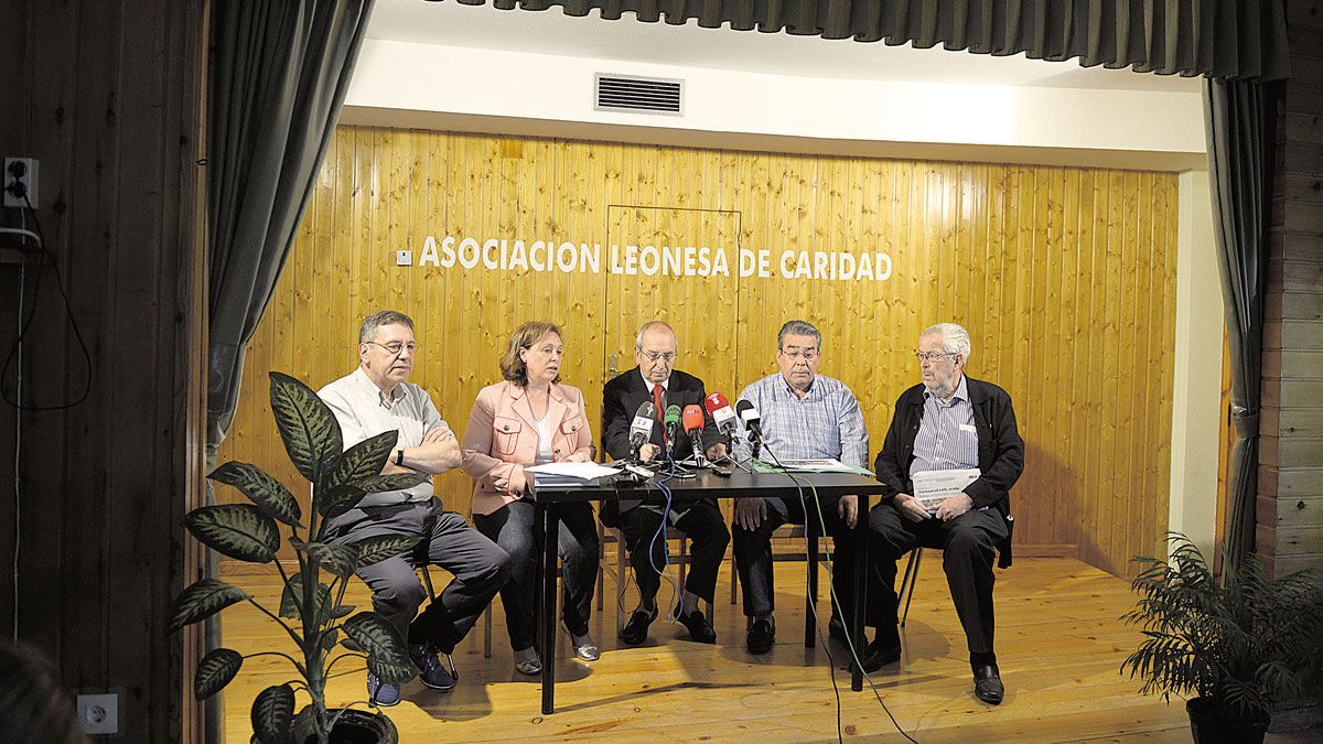 Un instante de la presentación de la memoria.| MAURICIO PEÑA Un instante de la presentación de la memoria.| MAURICIO PEÑA