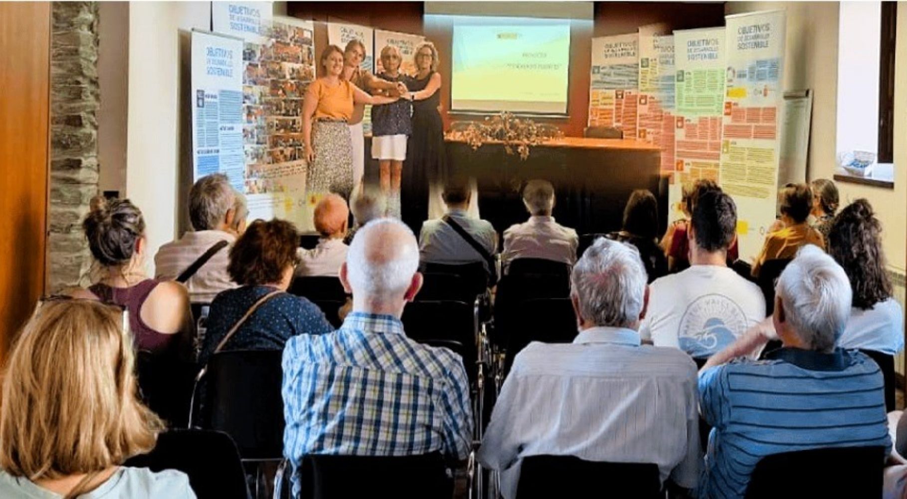 Murias de Paredes acoge charla sobre soledad y aislamiento en el medio rural