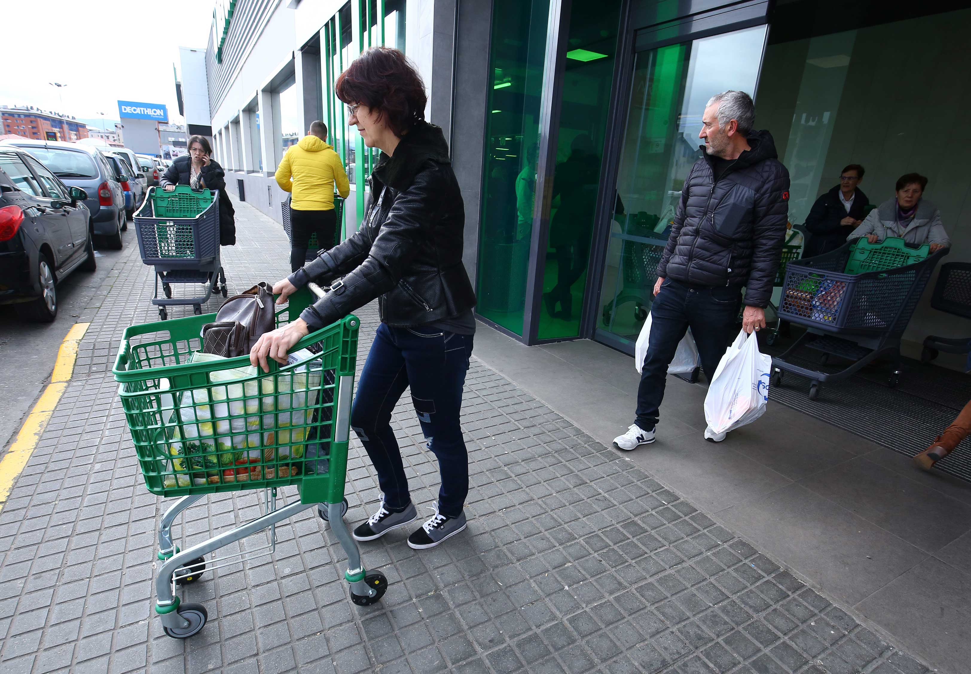 Imagen de archivo de la entrada a un supermercado de la provincia de León. | ICAL
