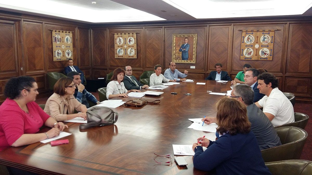 Un isntante de la asamblea de Serfunle celebrada ayer. | A. Martínez