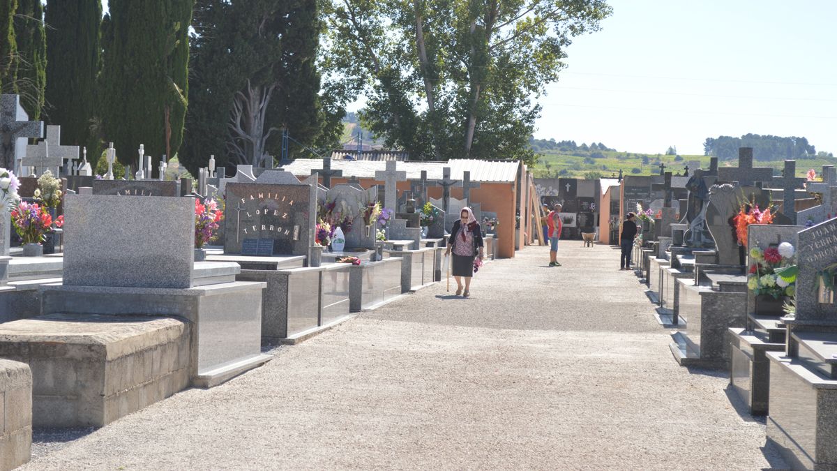 Cementerio de Cacabelos cuya ampliación ha sido anulada por el TSJ de Castilla y León. | L. N. C.