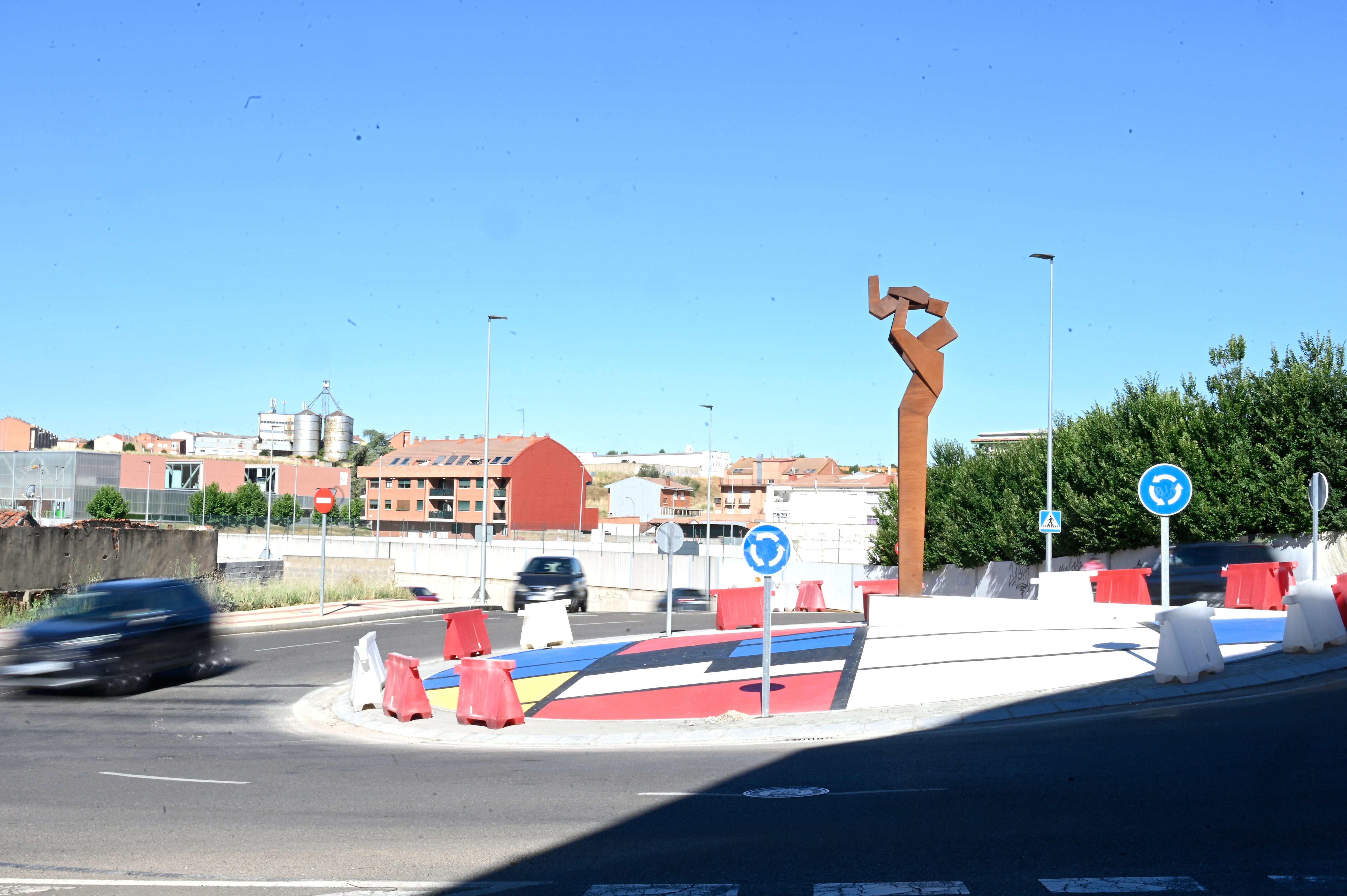 Escultura colocada en la glorieta de Policarpo Mingote con San Antonio. | SAÚL ARÉN