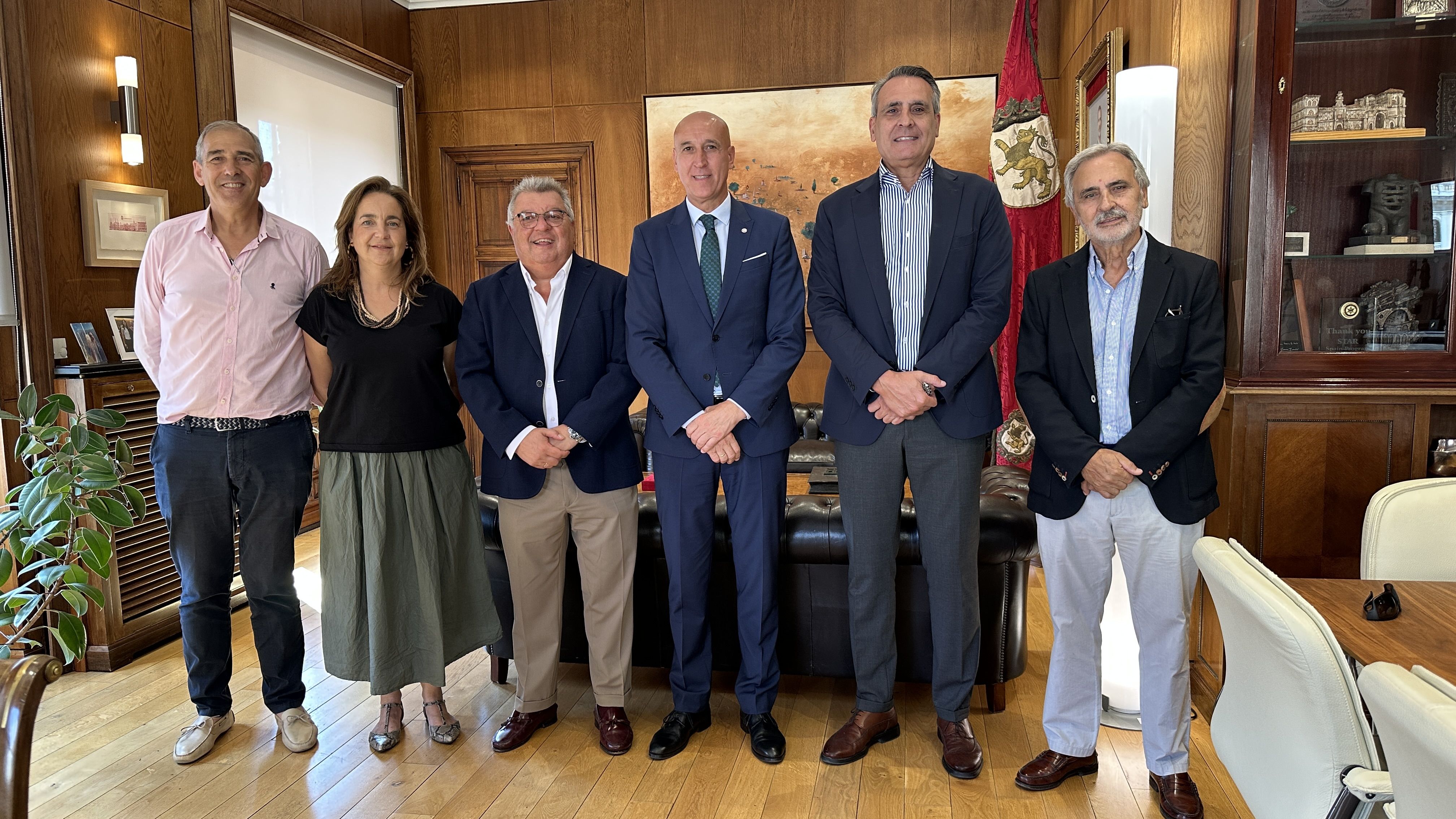 Uno de los momentos de la reunión entre la Cultrual, el Ayuntamiento de León y LaLiga. L.N.C.