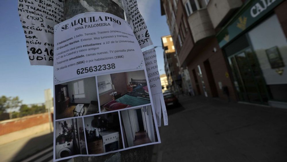 Imagen de archivo de un anuncio de un piso de alquiler. | DANIEL MARTÍN