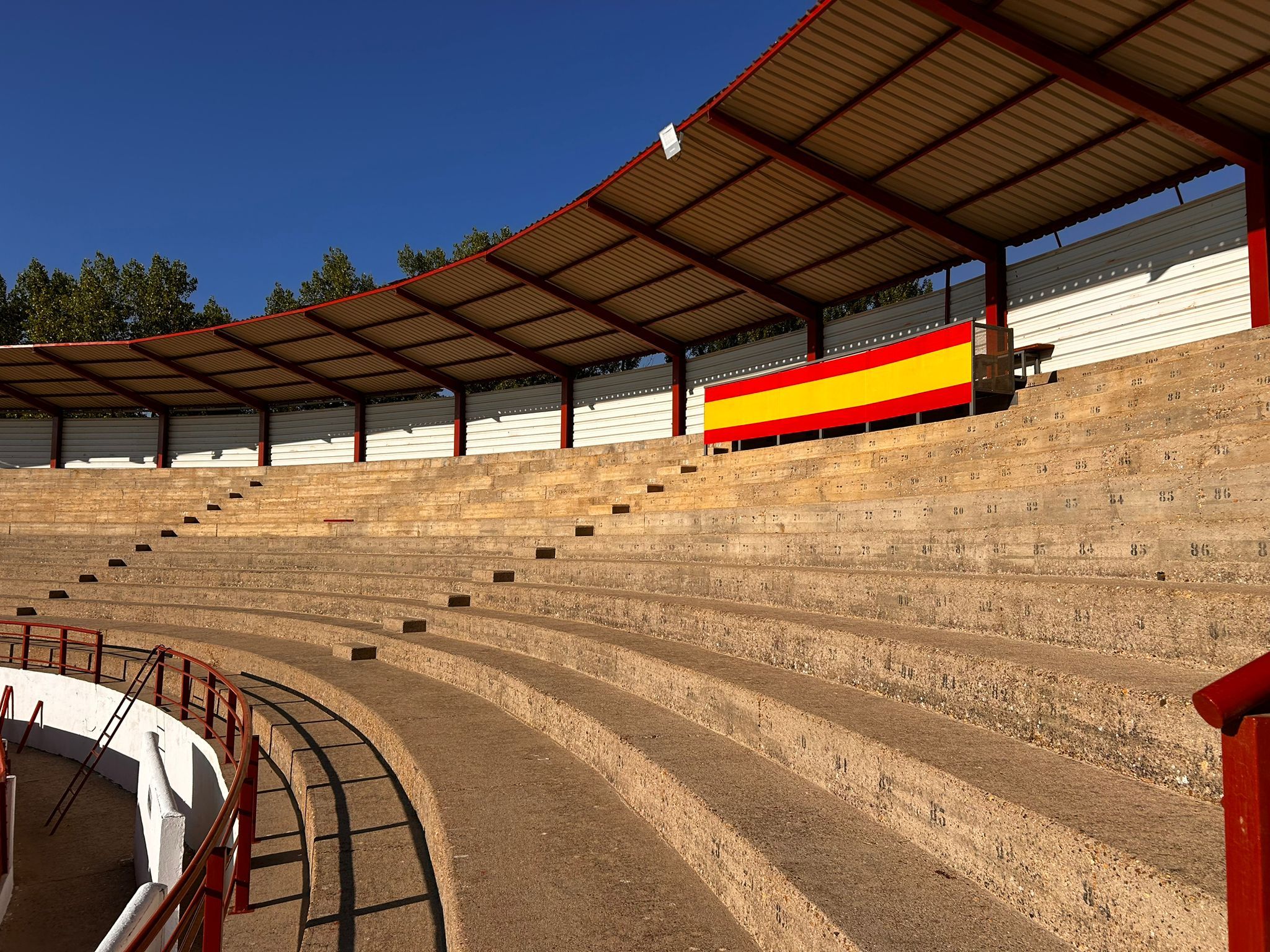 Zona de la grada adecuada con un nuevo palco. | L.N.C.