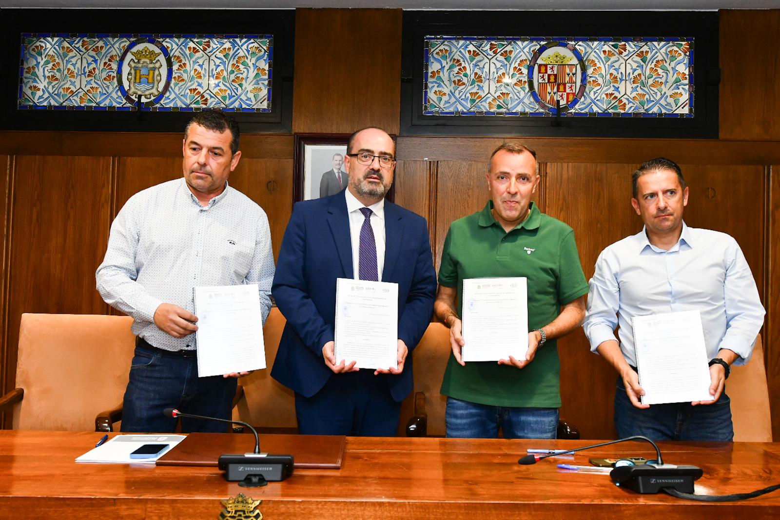 Firma del acuerdo en el Ayuntamiento de Ponferrada. | J.F.