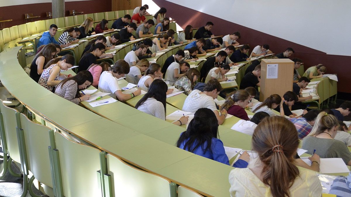 Estudiantes leoneses durante las Pruebas de Acceso a la Universidad. | LNC