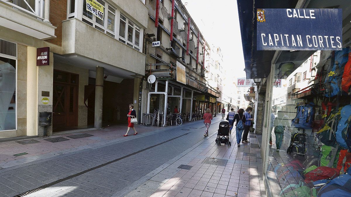 Una de las calles leonesas que incumplen la Ley de Memoria Histórica, Capitán Cortés. | ICAL