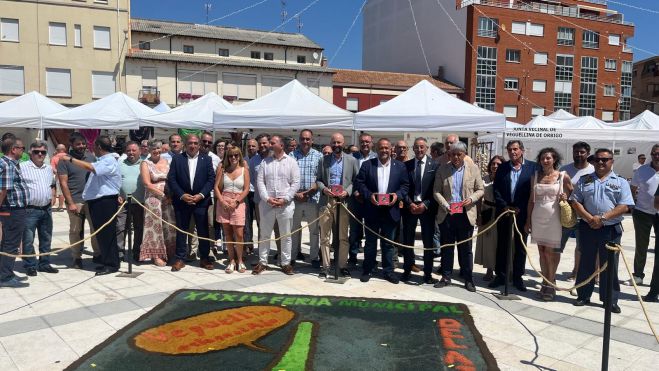 Un momento de la inauguración de la XXXIV Feria Agroganadera y del Ajo de Veguellina. Un momento de la inauguración de la XXXIV Feria Agroganadera y del Ajo de Veguellina.
