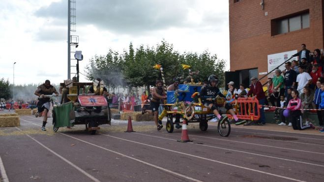 Carrera de camas de las fiestas de Santa María. | A. RODRÍGUEZ