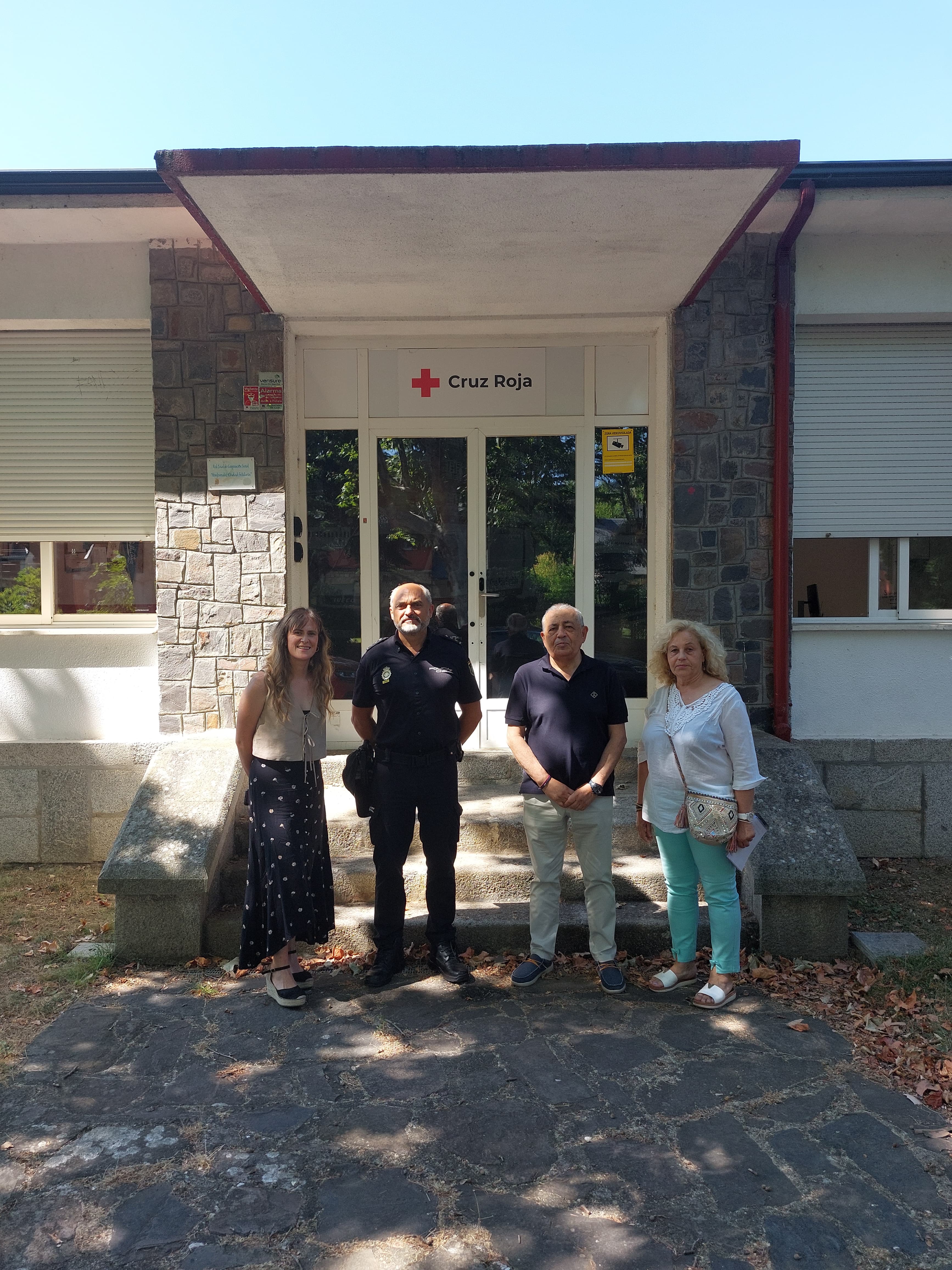 Visita del comisario a las instalaciones de la Cruz Roja en Ponferrada. 