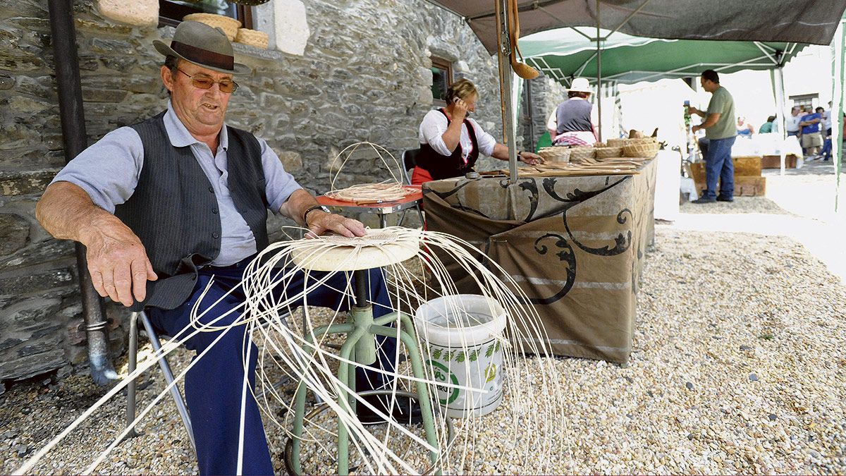 La muestra de Artesanía y Oficios Tradicionales alcanza su decimoprimera edición este año. | DANIEL MARTÍN