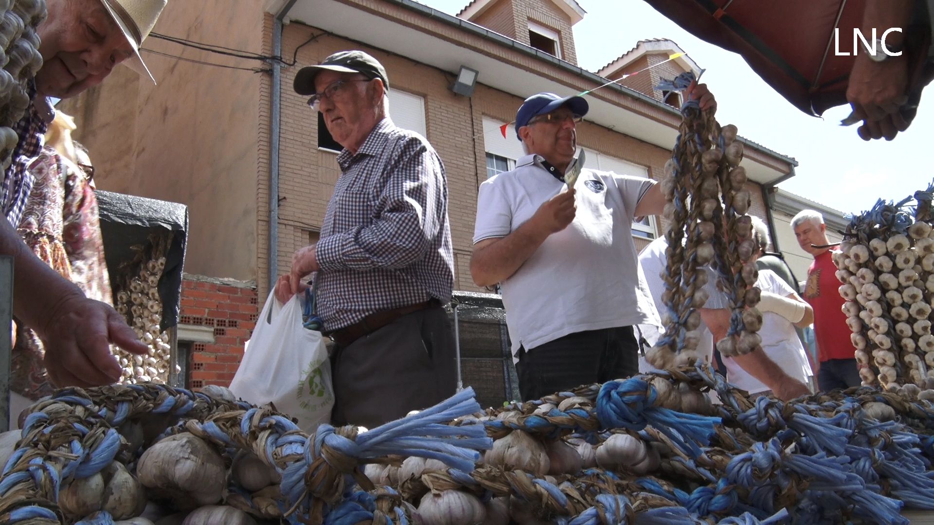 Santa Marina celebra su centenaria feria entre ristra y ristra