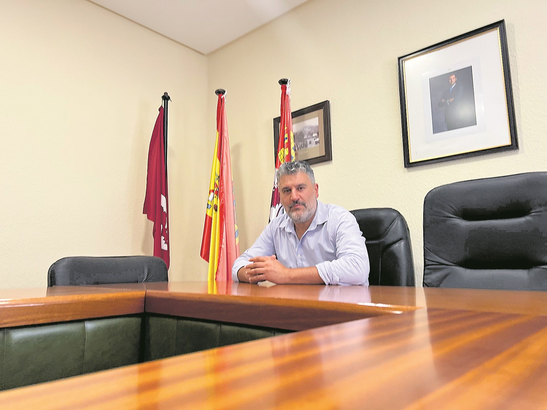 El alcalde de San Emiliano, David Marcello, durante la entrevista. | LNC