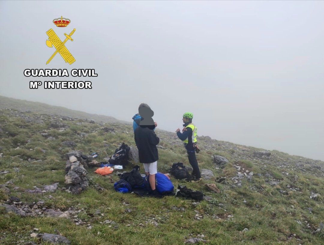 Detalle del rescate a dos montañeros en Picos de Europa.|GUARDIA CIVL Detalle del rescate a dos montañeros en Picos de Europa.|GUARDIA CIVL