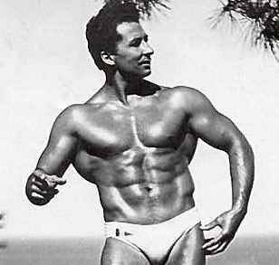 Espectacular posado del leonés Juan Ferrero, nacido en 1918. |L.N.C.