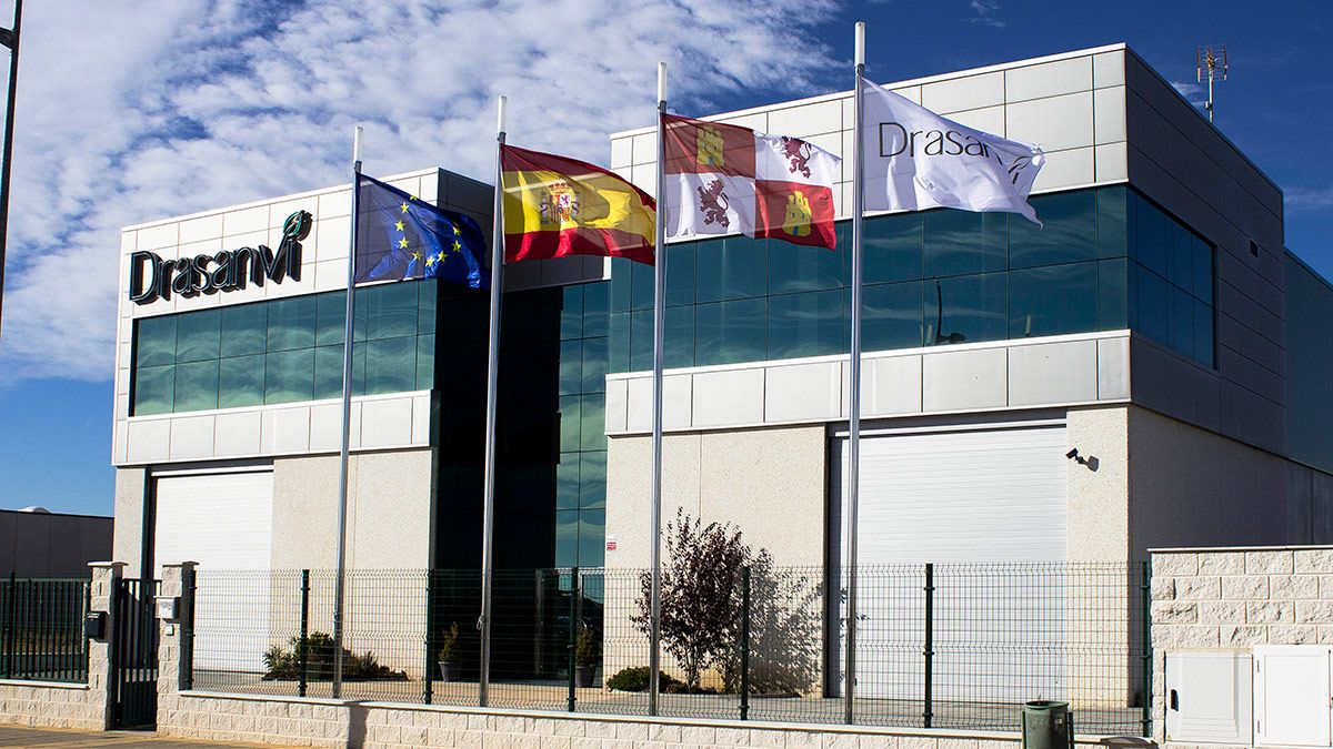 Imagen exterior de las instalaciones de Drasanvi, que están ubicadas en el polígono industrial de Villadangos del Páramo.| LNC