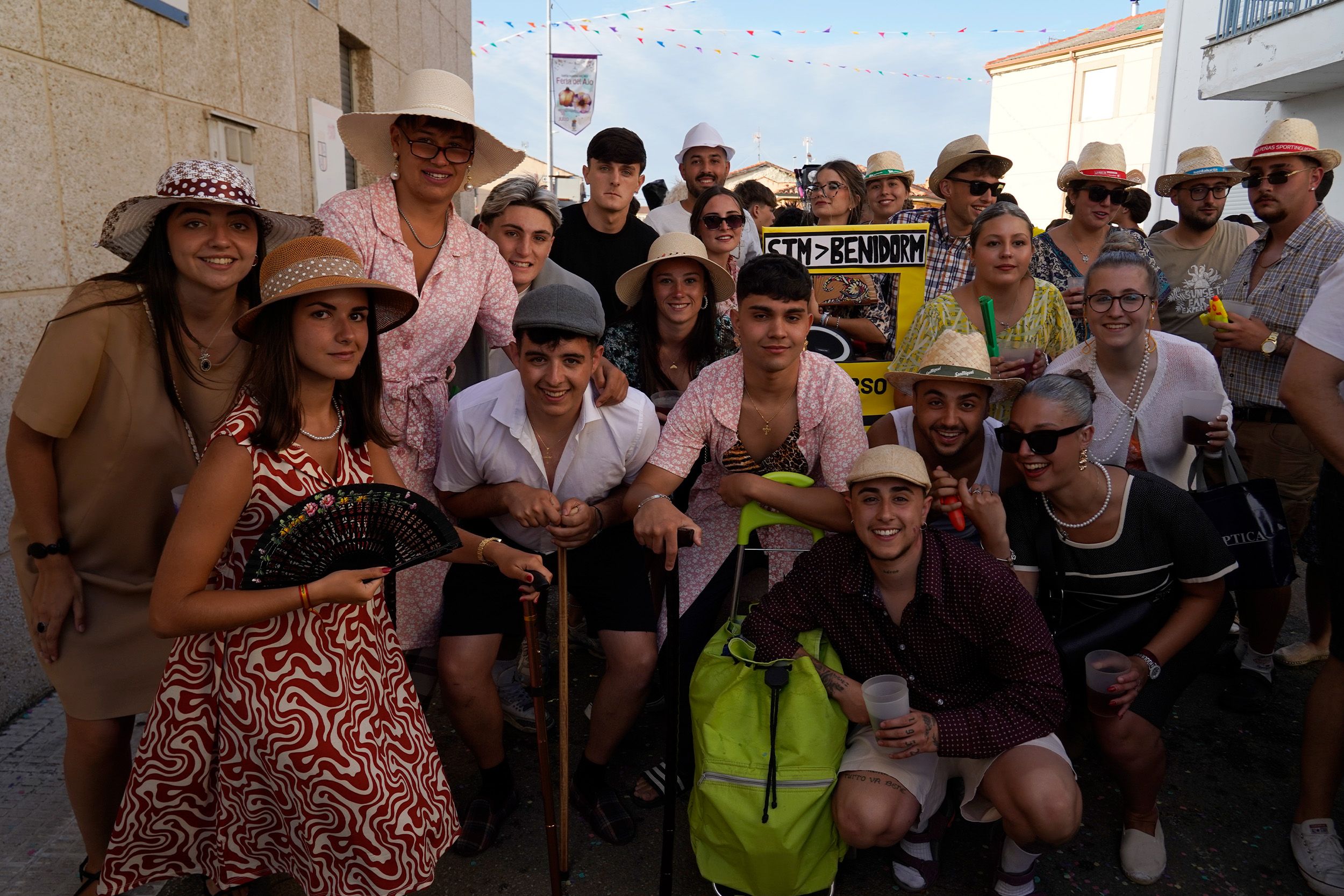 La creatividad desbordó las calles de Santa Marina del Rey con su popular Desfile de Carrozas