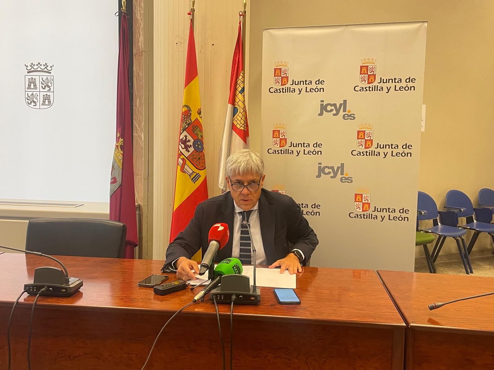 El delegado de la Junta, Eduardo Diego, durante su comparecencia sobre las ayudas al alquiler. | LNC