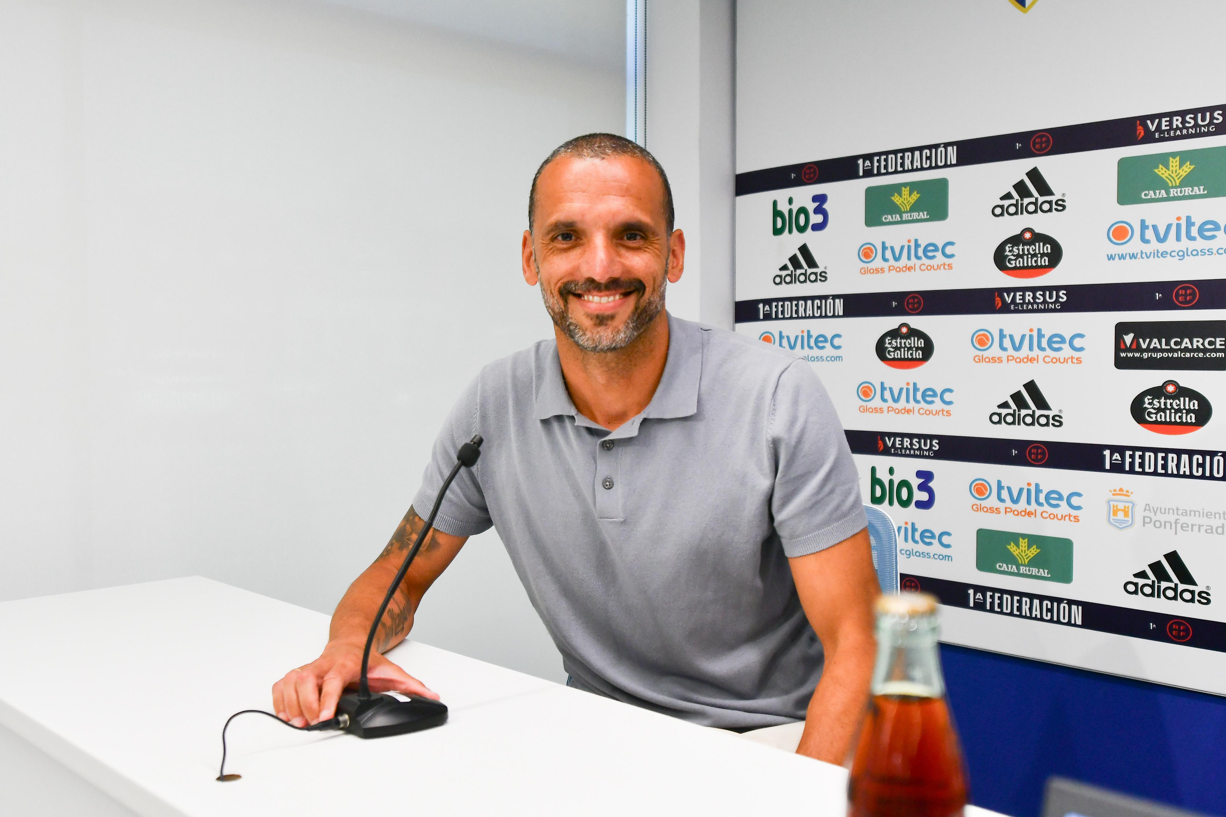 Yuri de Souza en la sala de prensa de El Toralín. | J.F.