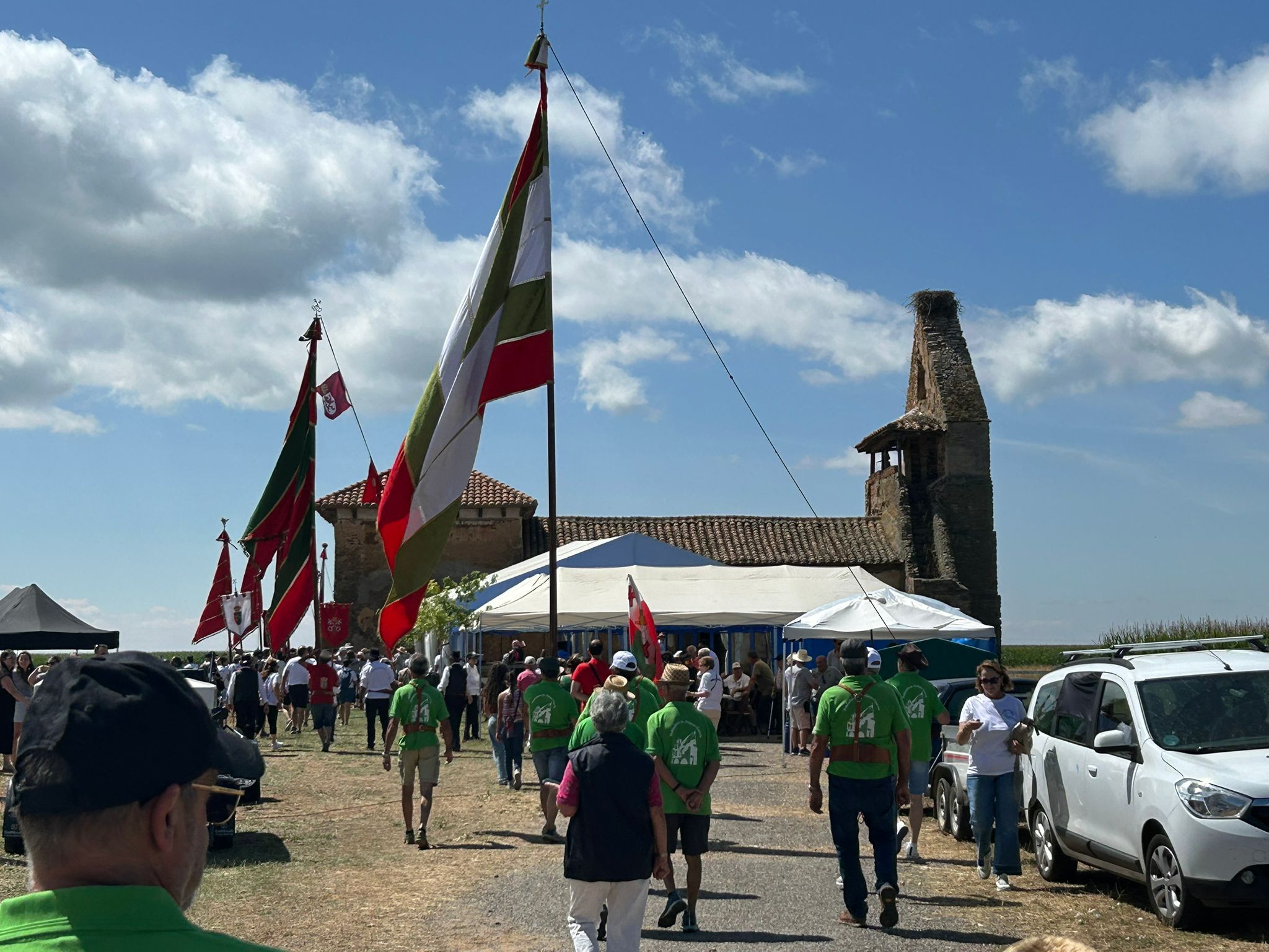 El desfile de pendones de la comarca volvió a ser uno de los grandes momentos. | L.N.C.